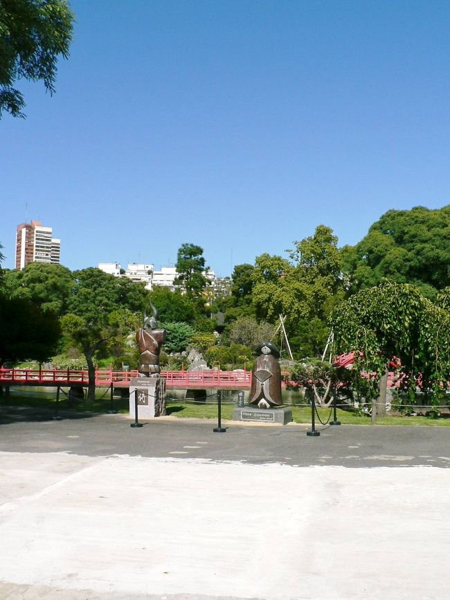 ５月革命記念碑近くの光景。