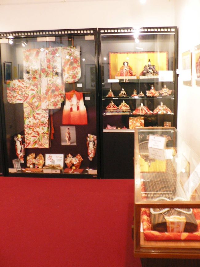 雛人形、着物、琴などの日本文化の紹介コーナー。<br />