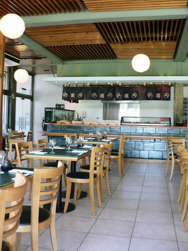 日本庭園の和食レストラン。