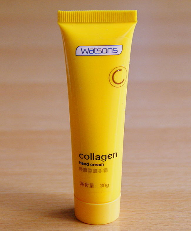 ファーマシー｢ワトソンズ｣で買った、<br />コラーゲンシリーズのハンドクリーム。<br /><br />お土産にいくつか買いました。<br /><br />フェイスクリームなどもあって、<br />１つ買って香港旅行中から付けていたら、<br />効き目があった気がする。<br /><br />ハンドクリームも使うのが楽しみ。
