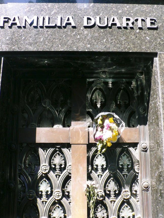 エビータの墓。