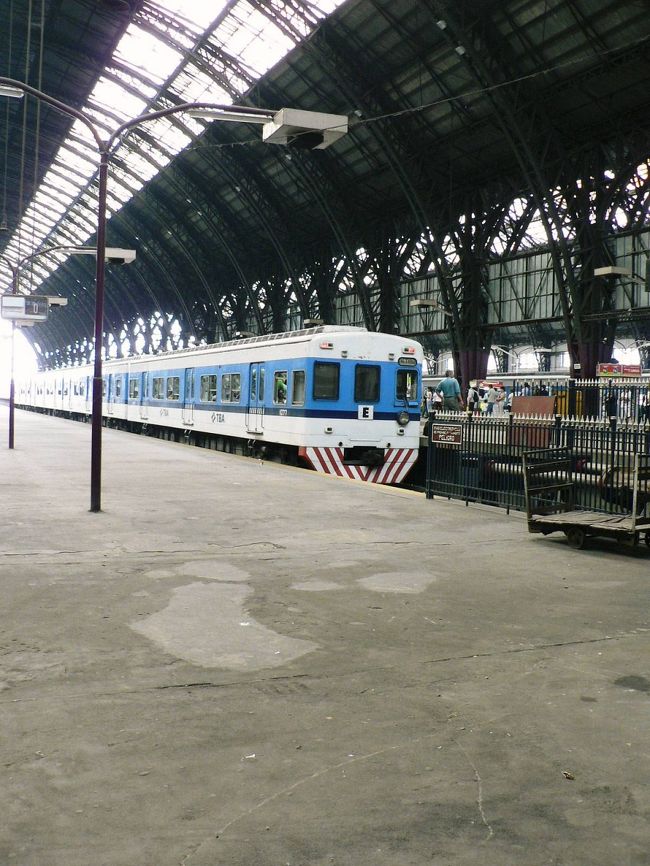 １９１５年建造のレティーロ駅の構内。