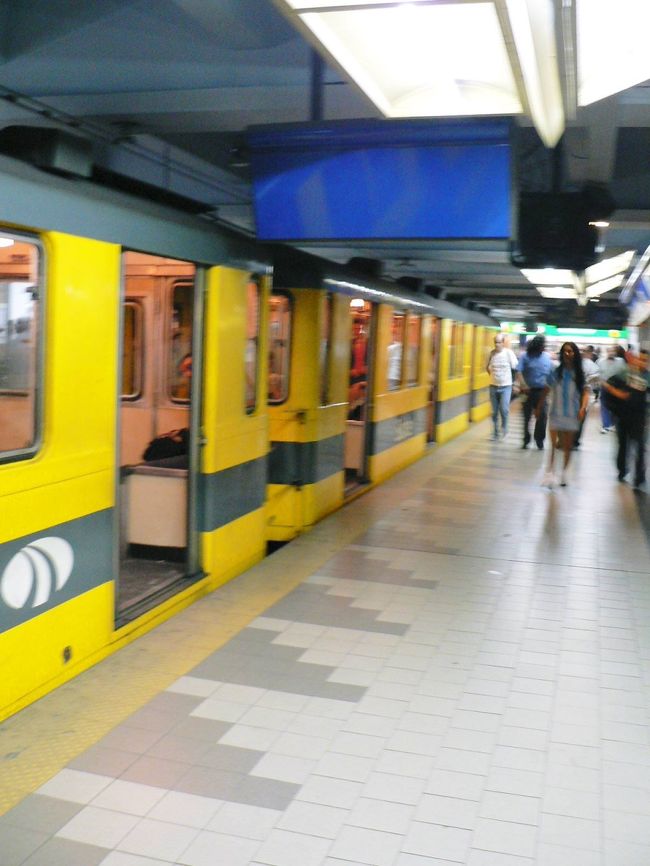 地下鉄レティーロ駅。