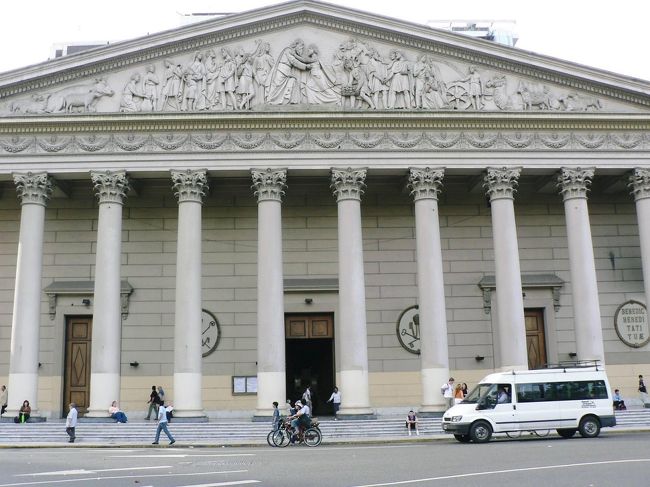 彫刻が素晴らしい大聖堂。<br /><br />