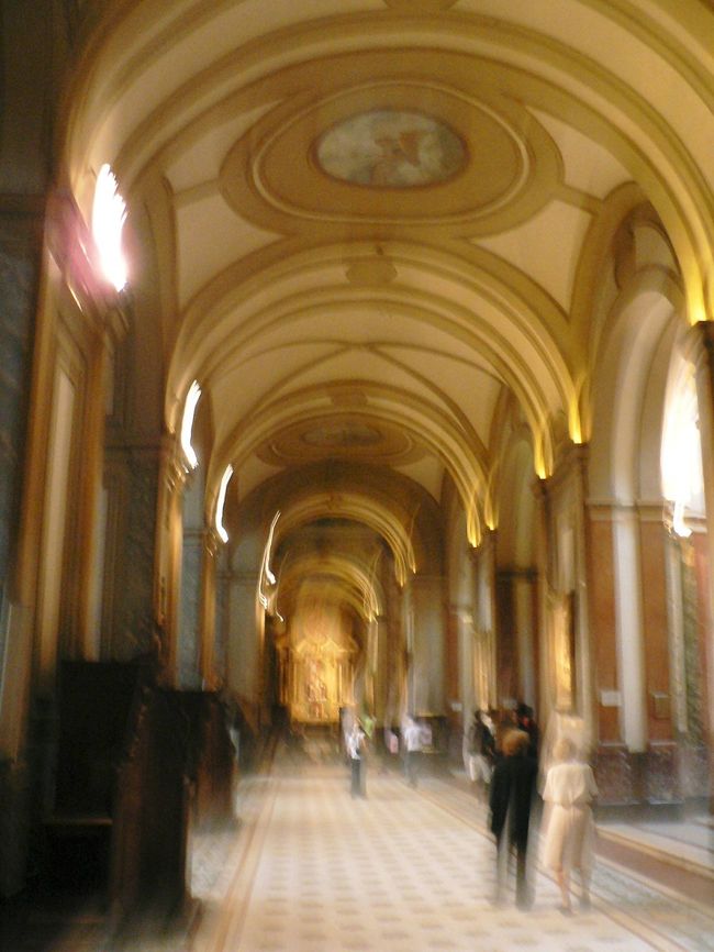 大聖堂の内部。