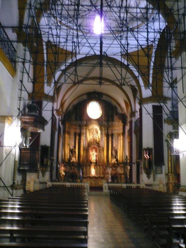 光明の家の内部。