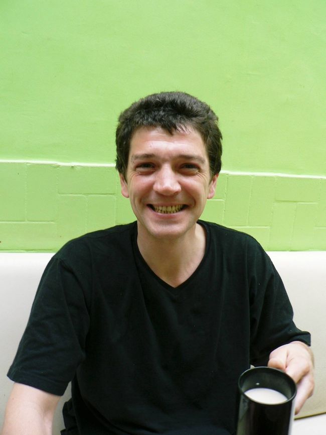 スペインから演劇を学びに来ている舞台俳優。<br /><br />