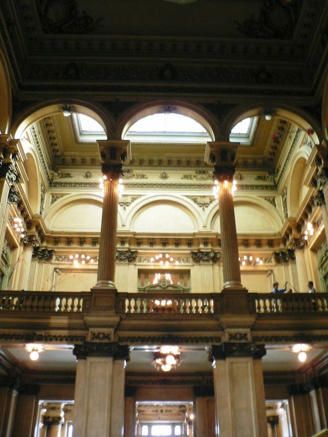 コロン劇場の館内。