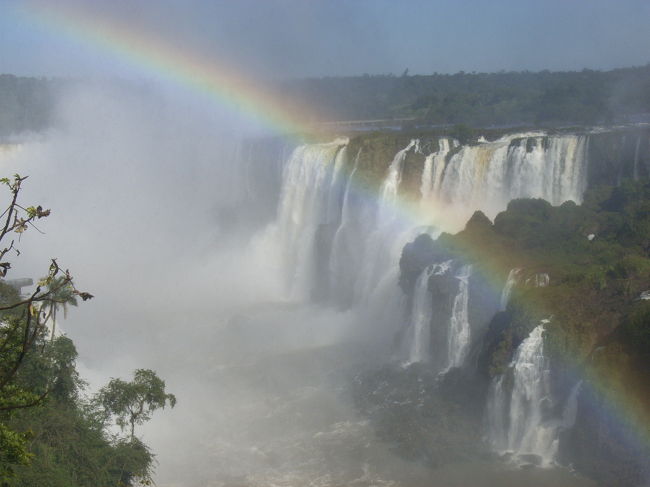 イグアスに到着！！！迫力は、やっぱり凄かったな〜！<br />虹も見れたのでラッキーでした！