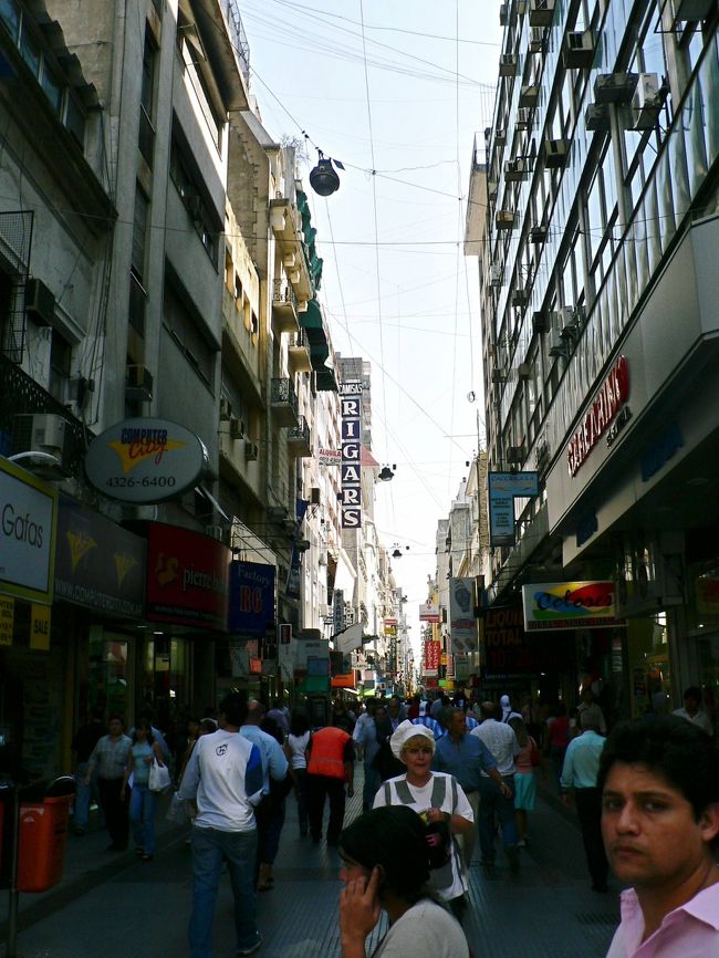 アルゼンチンの流行の最先端・フロリダ通り。