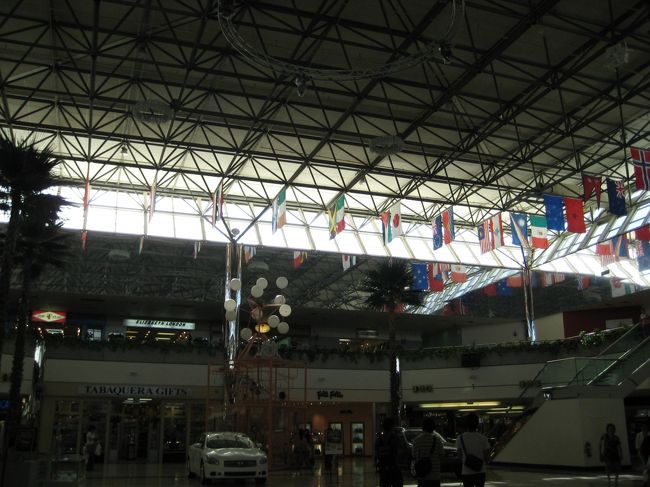 ミクロネシアモール到着<br /><br />ん〜〜思ったよりぱっとしない。。<br /><br />けど、とあるセレクトショップで靴を購入。