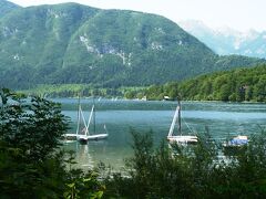 

Bledブレッドから、1時間ほど走ると
Bohinjボヒニ湖へ着きます

Bledがにぎやかなのに対して
こちらは、とても静か