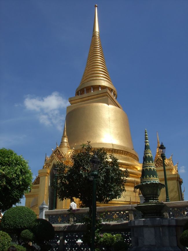 王宮です。美しく歩いて観光すると１〜２時間程度かかります