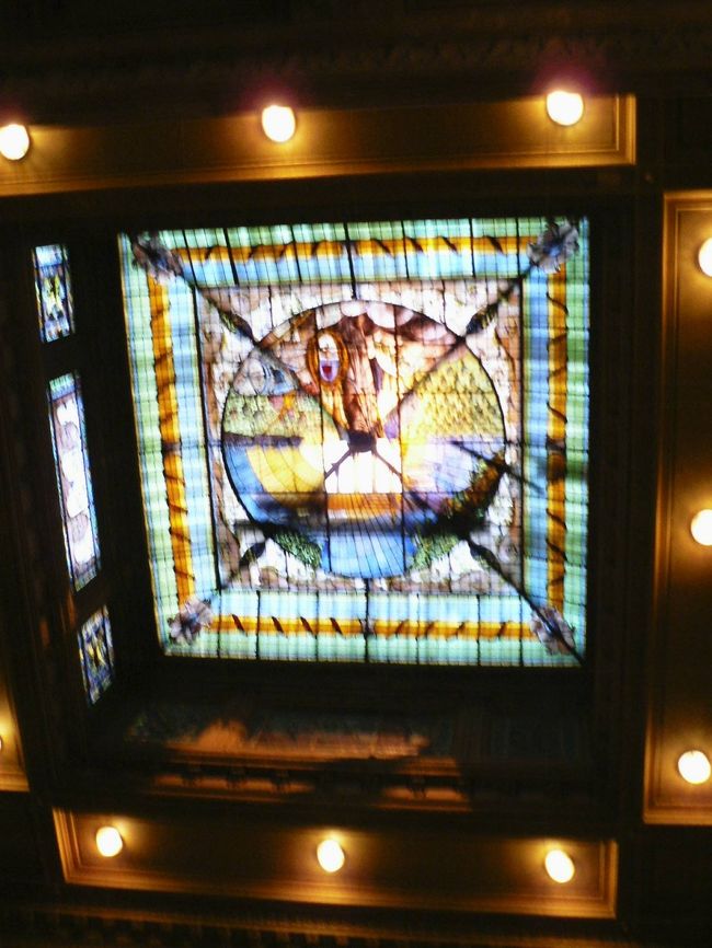 国会議事堂議事室の天井。