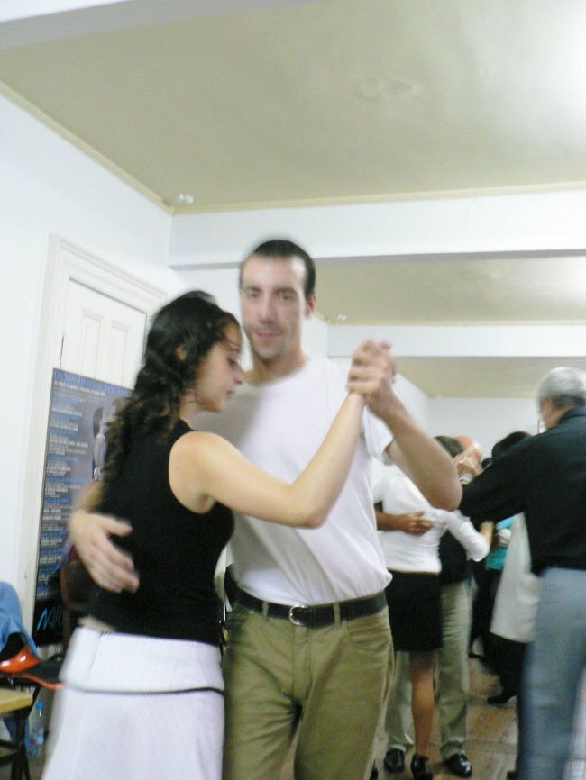 タンゴ博物館でレッスンを受ける人達。<br /><br />