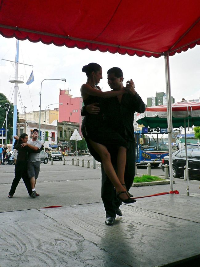 ・カミニートのカフェで見た情熱的なタンゴ・ダンス。