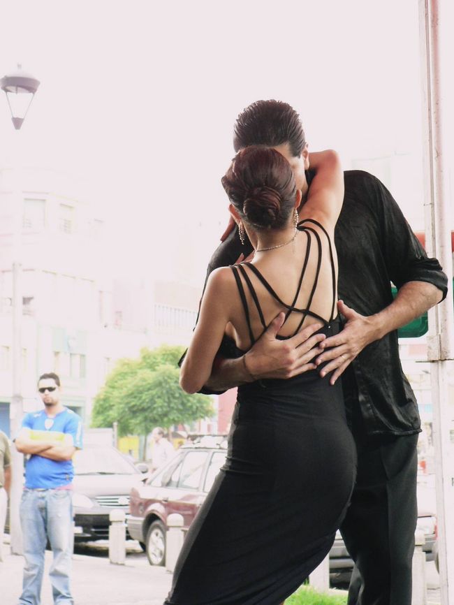 カミニートのカフェで見た情熱的なタンゴ・ダンス。