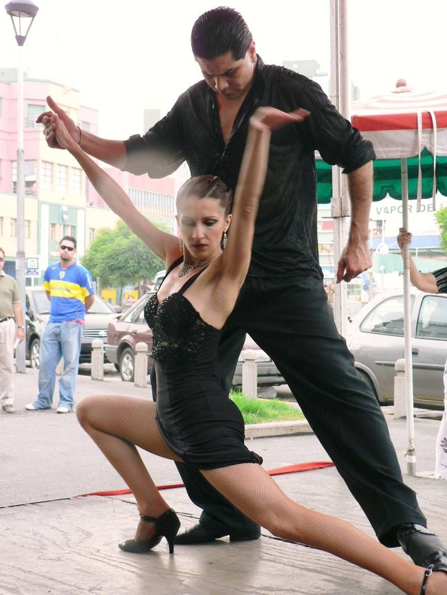 カミニートのカフェで見た情熱的なタンゴ・ダンス。