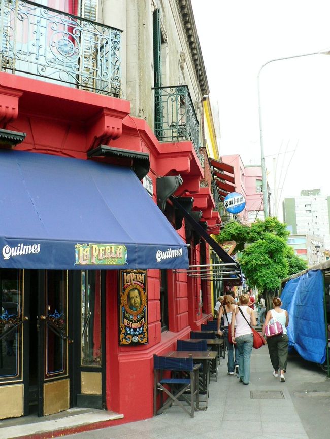 カラフルなカミニートの街の光景。<br /><br />