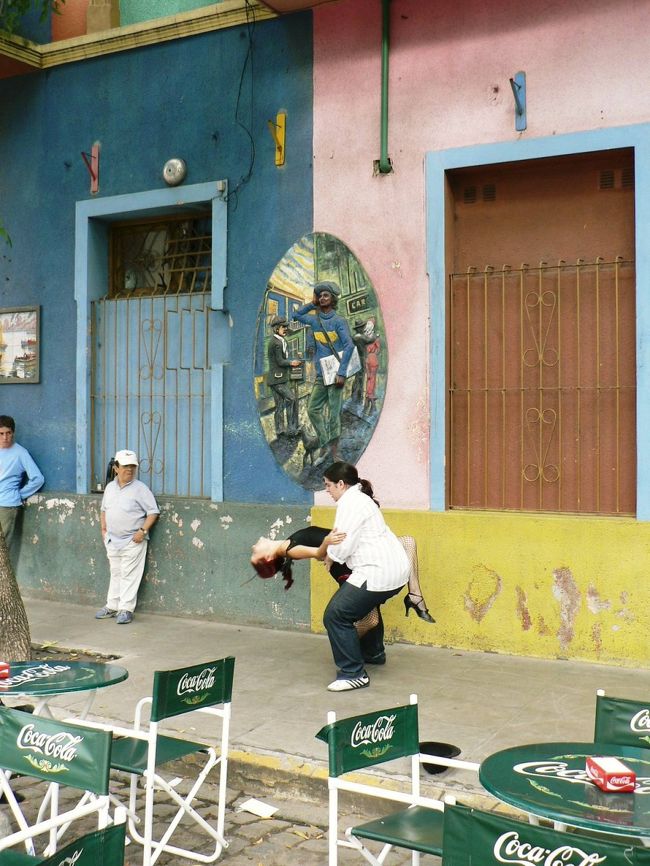 カラフルなカミニートの街の光景。<br /><br />