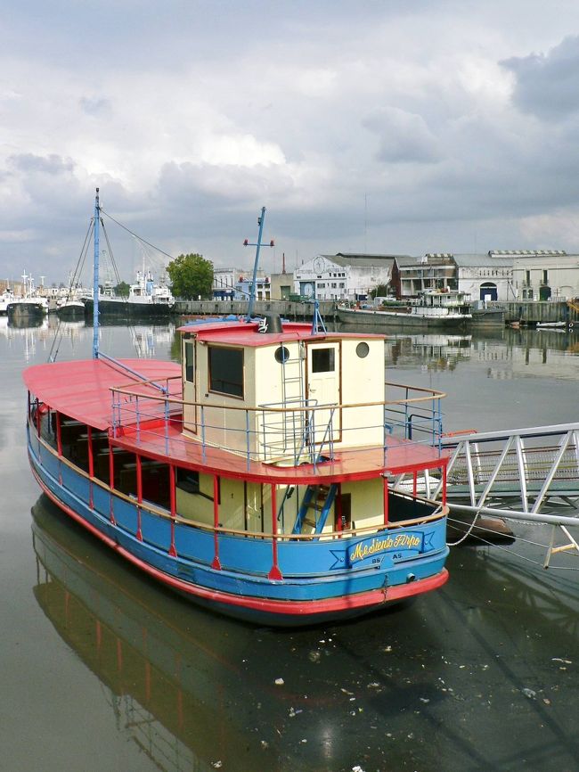 ボカ地区・カミニートの港の光景。