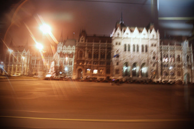 2番のトラムで帰ります。ドナウ河沿いの車窓の景色は得した気分です。
