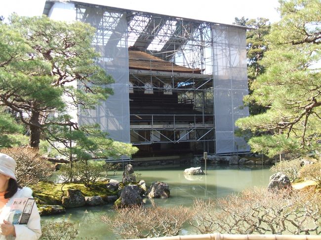 　南禅寺の次は、銀閣寺へ行きました。改修工事をしていたらしく全景をみる事が出来ませんでした。