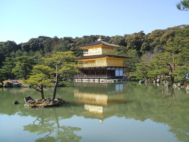 　お次は、金閣寺です。いつ来てもピカピカに眩しい位に輝いています。