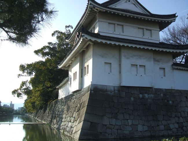 　最後は、二条城です。しかし・・夕方に行ったら開園時間を終了したました・・・<br />　なので、外からパチリ♪<br /><br />　駆け足で巡った京都日帰りの旅でした。<br />まともな写真がなく、また説明の文章も下手ですいませんでした。<br />　最後まで読んでくださり有り難うございます。