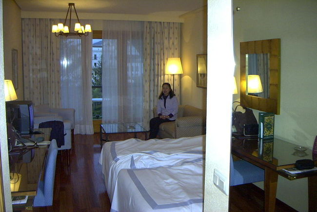 パラドールで<br /><br />１７６１年の建造の建物だが、中は改装されて綺麗な部屋だった。暫く、余韻に浸って休む。