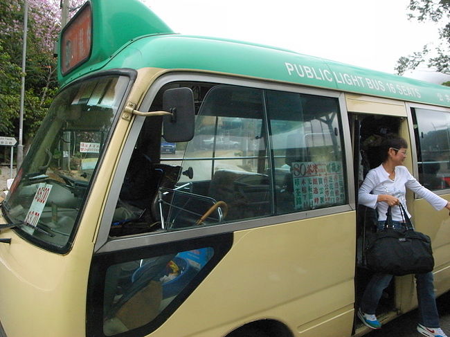 同じミニバス80番でツェンワン駅に戻る。<br /><br />帰りのバスは空いていた。