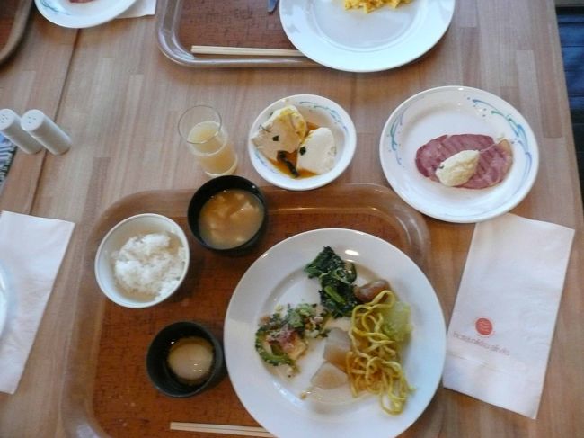 朝食です。<br />前日の反省から、今度は、和洋折衷にしました。