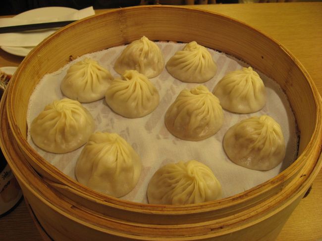 小龍包まじ美味い〜〜〜〜っっっ<br /><br />行列の出来る理由がわかりました。