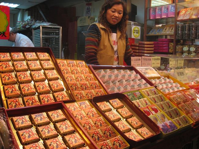 ここのパイナップルケーキは美味しかったな〜♪<br />会社へのお土産用に買いました。