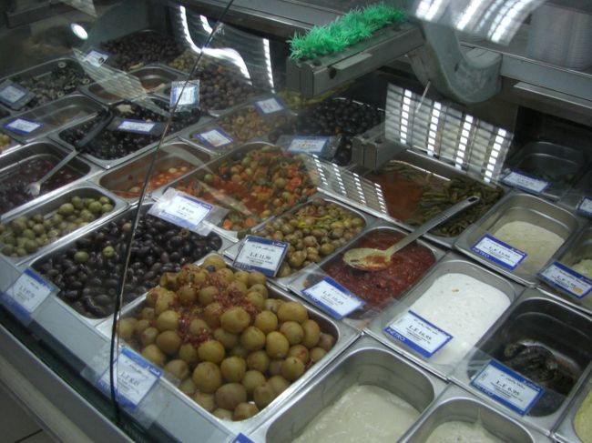 コレ、すべてオリーブ。<br />エジプトは、よくオリーブを食す。<br /><br />帰っておやすみなさい。