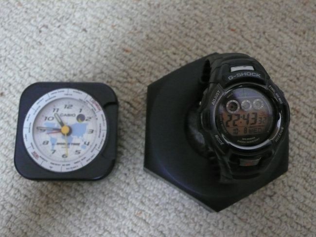 ○時計　右<br />カシオG-ショック　GW-510J<br />ベトナムに行くときに中古で買いました！電波時計＆ワールドタイムが付いていて遅れることも無く、最悪、盗まれてもあきらめが付く言うことなしの時計です。<br />○時計　左<br />ビックカメラで確か２千円足らずで買ったワールドタイム付き、目覚まし付きアナログ時計です。ホテルで常に活躍しています。<br /><br /><br />