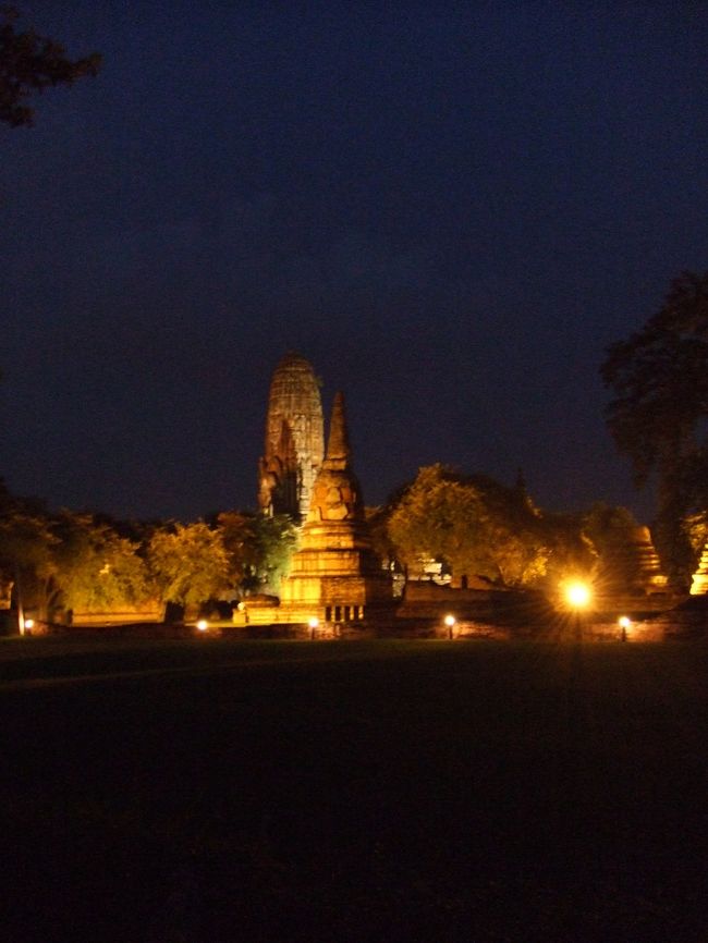 アユタヤの夜景　夜景を見てからバンコックに帰っても<br />ニュウハーフショウやナイトバザールを楽しむ時間があります。