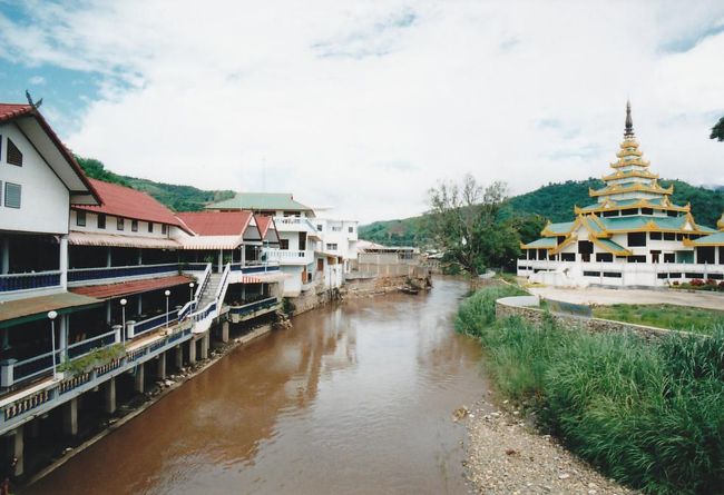 これがタイとミャンマーの国境上でしょうか？<br />