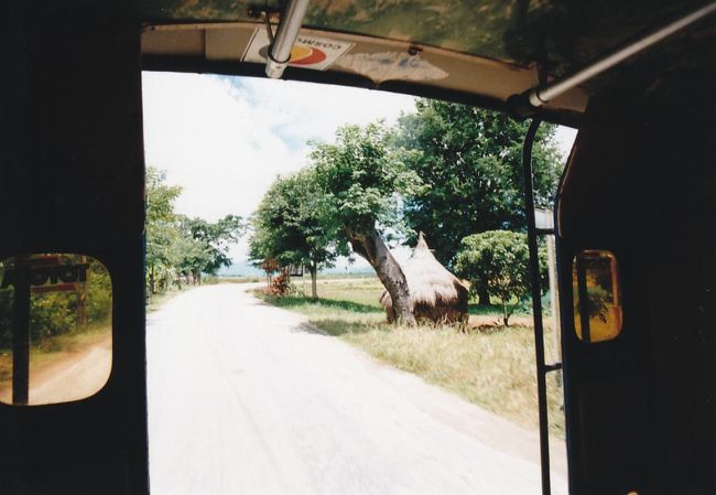 どんどん田舎町へ・・・。<br />乗客も私だけになりました。