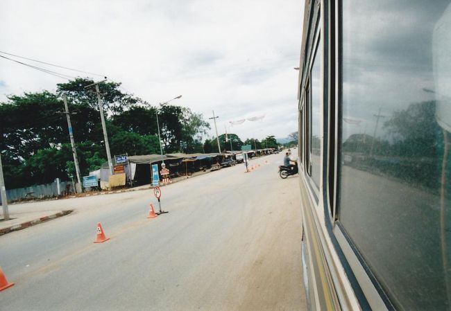 帰りの飛行機の時間が・・・。<br />バスで一気にチェンライへ。