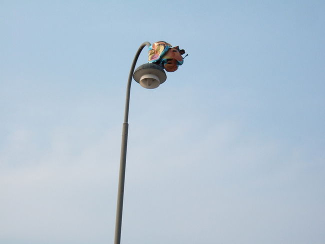 ヴァップには風船がつきものらしく、<br />あちこちに風船がひっかかっていた。