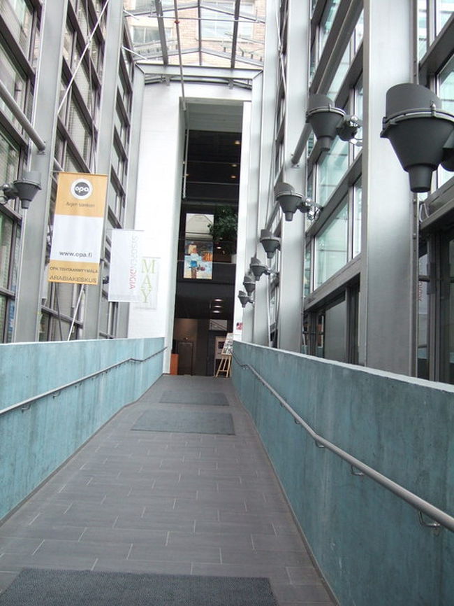 ここには、アラビア・イッタラ製品の正規品から<br />アウトレット商品まであるので、<br />フィンランドに来ると、いつも行く場所。<br /><br />1Fのカフェも、何ていうことはないけど、<br />素敵な雰囲気。<br /><br />上の階では、アラビアミュージアムがあり、<br />カイ・フランクの企画展をやっていた。 