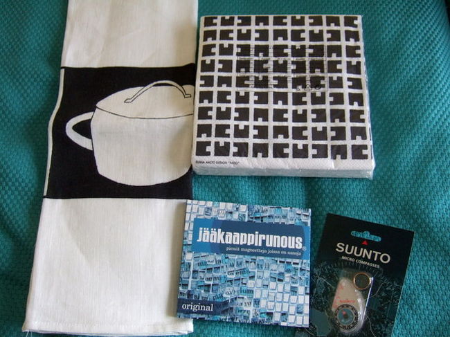 ｢デザインフォーラム｣で買ったもの。<br /><br />アルテックの紙ナフキン、<br />方位磁石、マグネットなど。