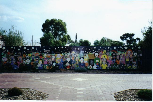 これが、サザンクロスの町にあった壁画です。<br />こんな世の中になればいいなぁ〜って思います。