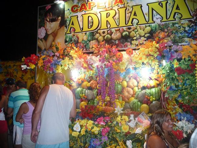 露店のフレッシュジュース屋さん。<br /><br />北部にはやや劣るが、<br />果物の種類も豊富で絞りたてを飲ませてくれる。