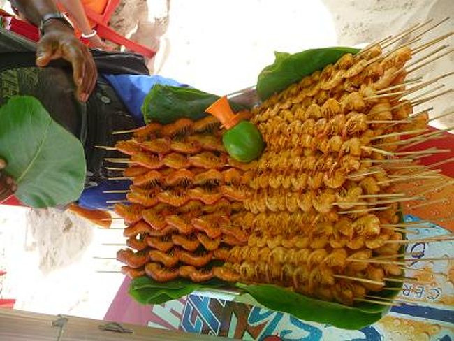 ビーチで涼んでいるとやってきた海老屋さん。<br />１本R$５（￥200）。<br /><br />ビールには合うのかもしれないが、<br />飲めない私にはしょっぱすぎる(+д+)。