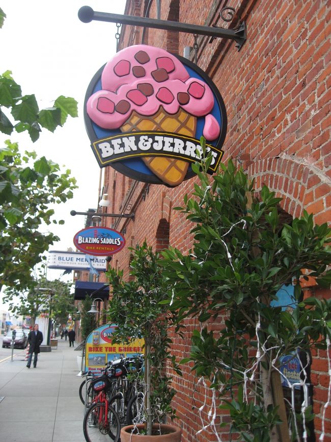 このアイスの看板可愛かった〜。<br />よくガイドブックに載っているような。