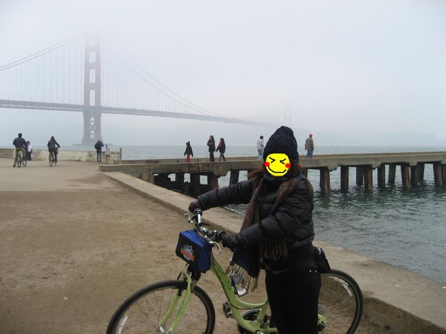 この日は霧のようで、ゴールデンゲートブリッジが半分くらいしか見えません。<br />さすが霧の街。<br />晴れないかな〜〜〜