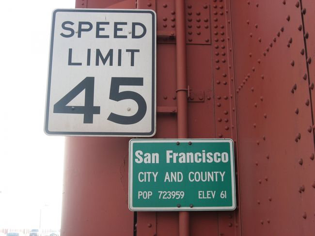 Speed Limit 45とはどれくらいなんでしょうか？<br />私達の横をすり抜けていく自転車選手達は強靭的な速さでしたが。。。<br />そして、やたら自転車選手が多い！<br />フラフラしてたら轢かれますっ。