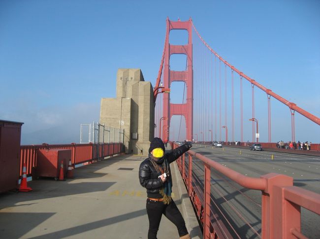 橋を渡って戻ってくる頃には後光が差すかの如く、晴れ渡っていました。<br />流石自称晴れ女☆<br /><br />嬉しさのあまりポージングがｻﾀﾃﾞｰﾅｲﾄﾌｨｰﾊﾞｰのジョントラボルタのようになってしまいました。汗。